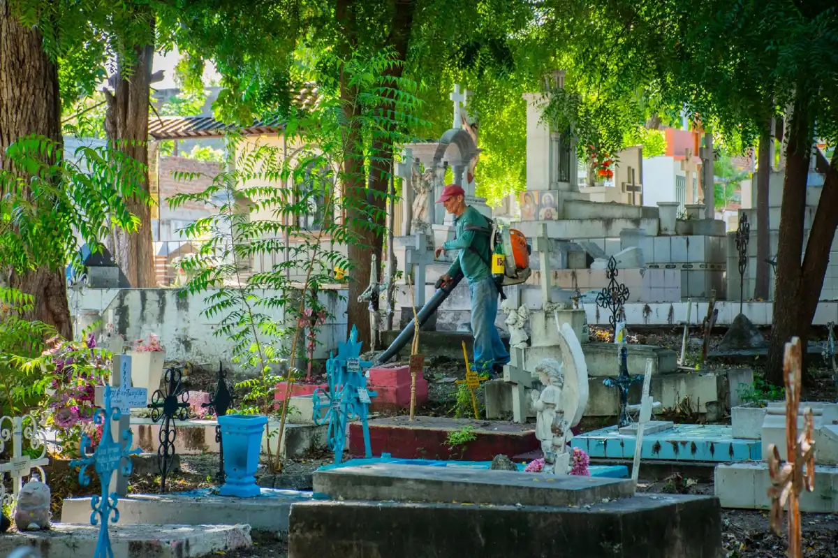Culiacán prepara siete panteones para el Día de Muertos; esperan más de 100 mil visitantes