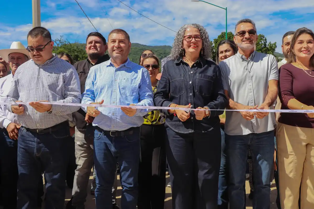 Entregan siete calles pavimentadas en Badiraguato; anuncian obras por 30 millones de pesos