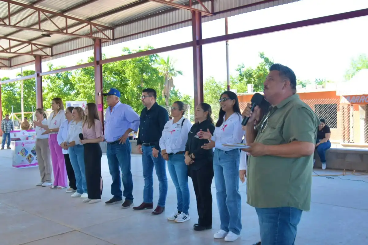 Feria integral acerca servicios de salud y prevención de violencia a mujeres de El Fuerte