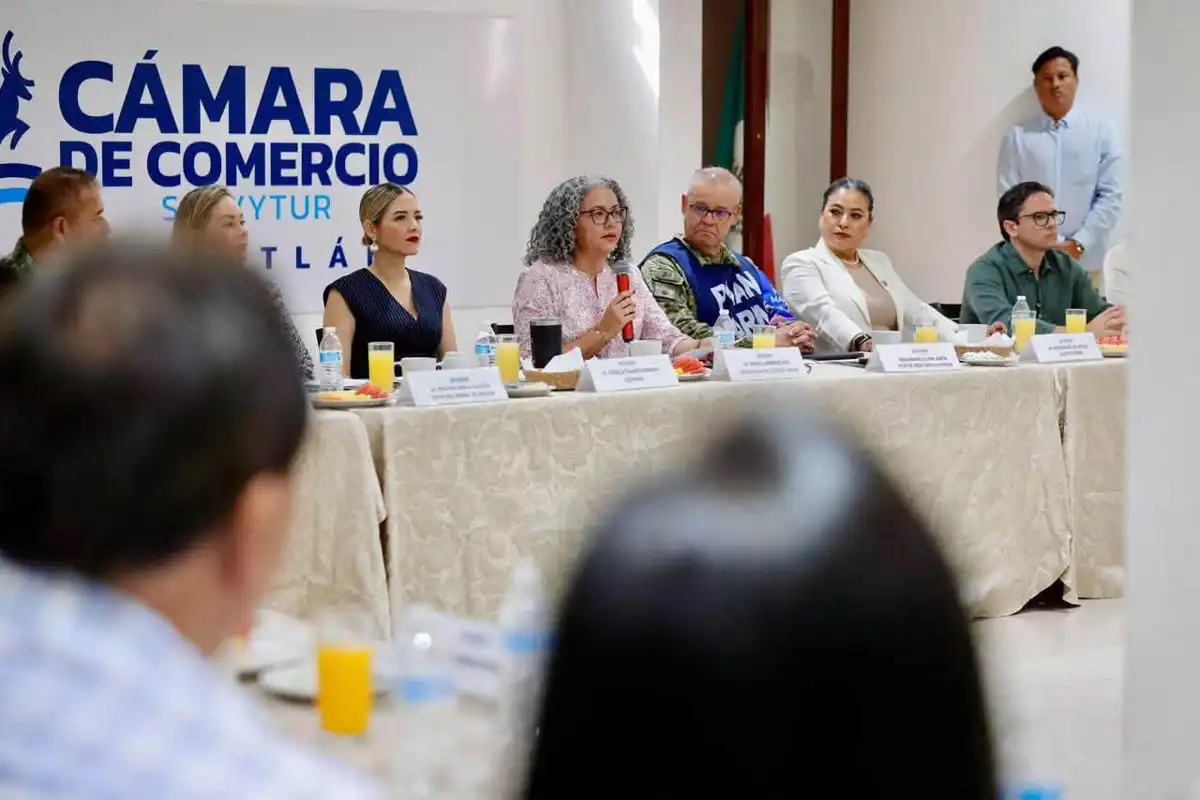 Gobierno de Sinaloa entrega 60 lotes a familias desplazadas en Mazatlán