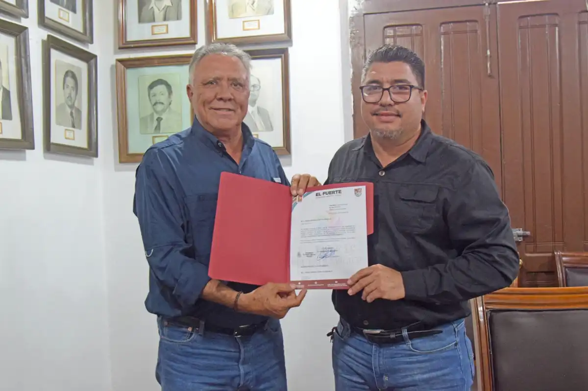 Jorge Adrián López Valenzuela es nombrado secretario del Ayuntamiento de El Fuerte