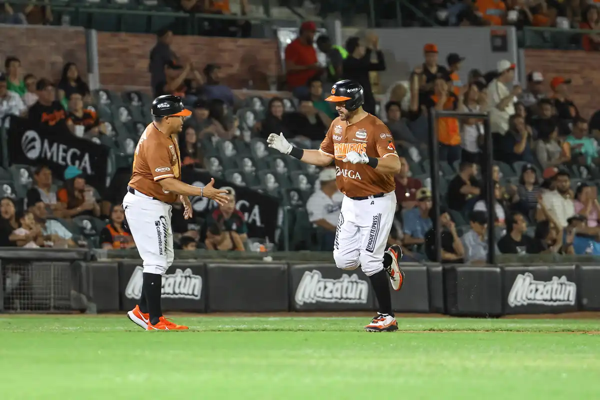 Naranjeros vence 9-3 a Jaguares y completa la barrida en Hermosillo