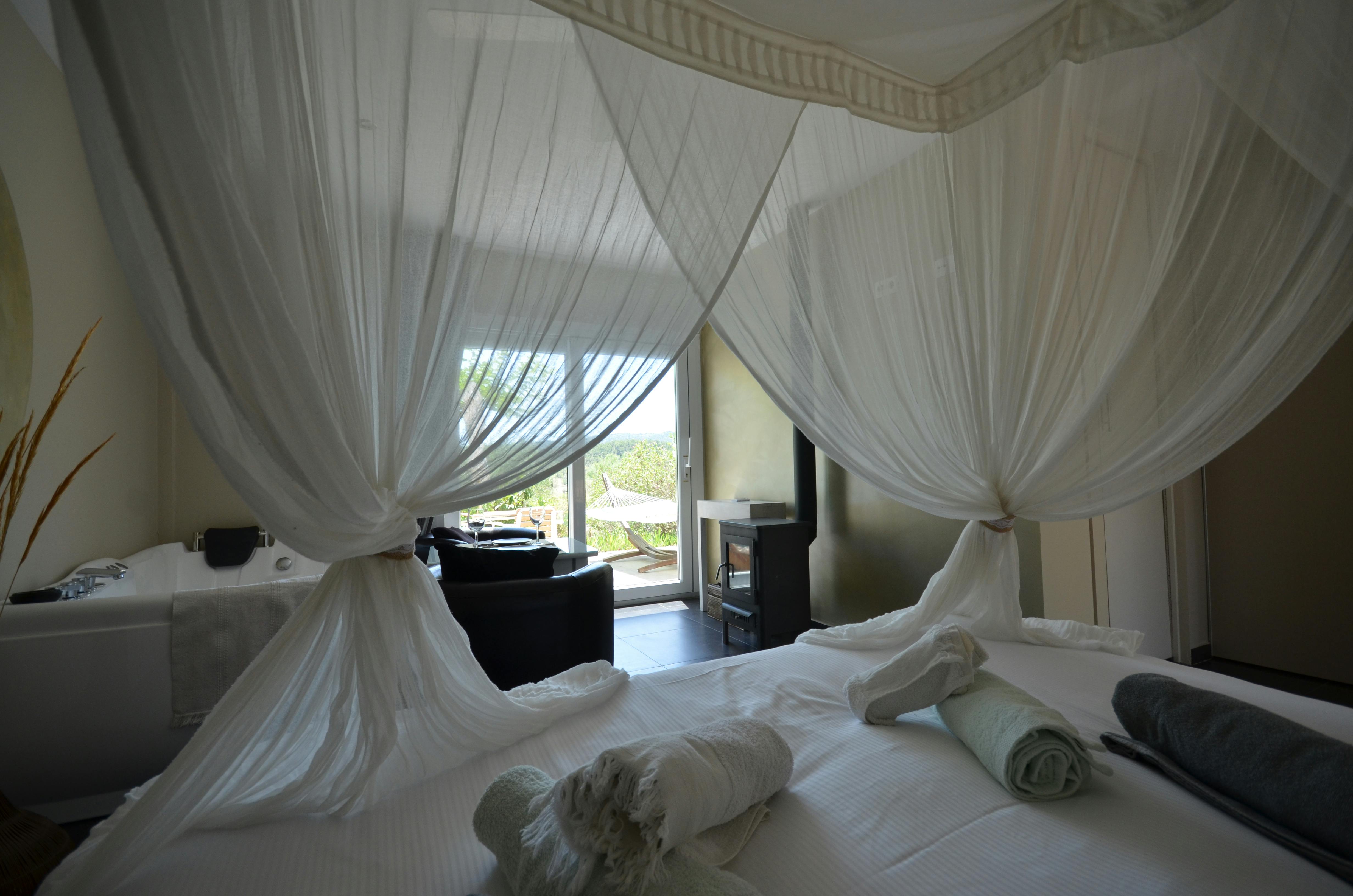 Metal Suite - Jacuzzi and Stove (Metal con Jacuzzi y Estufa)