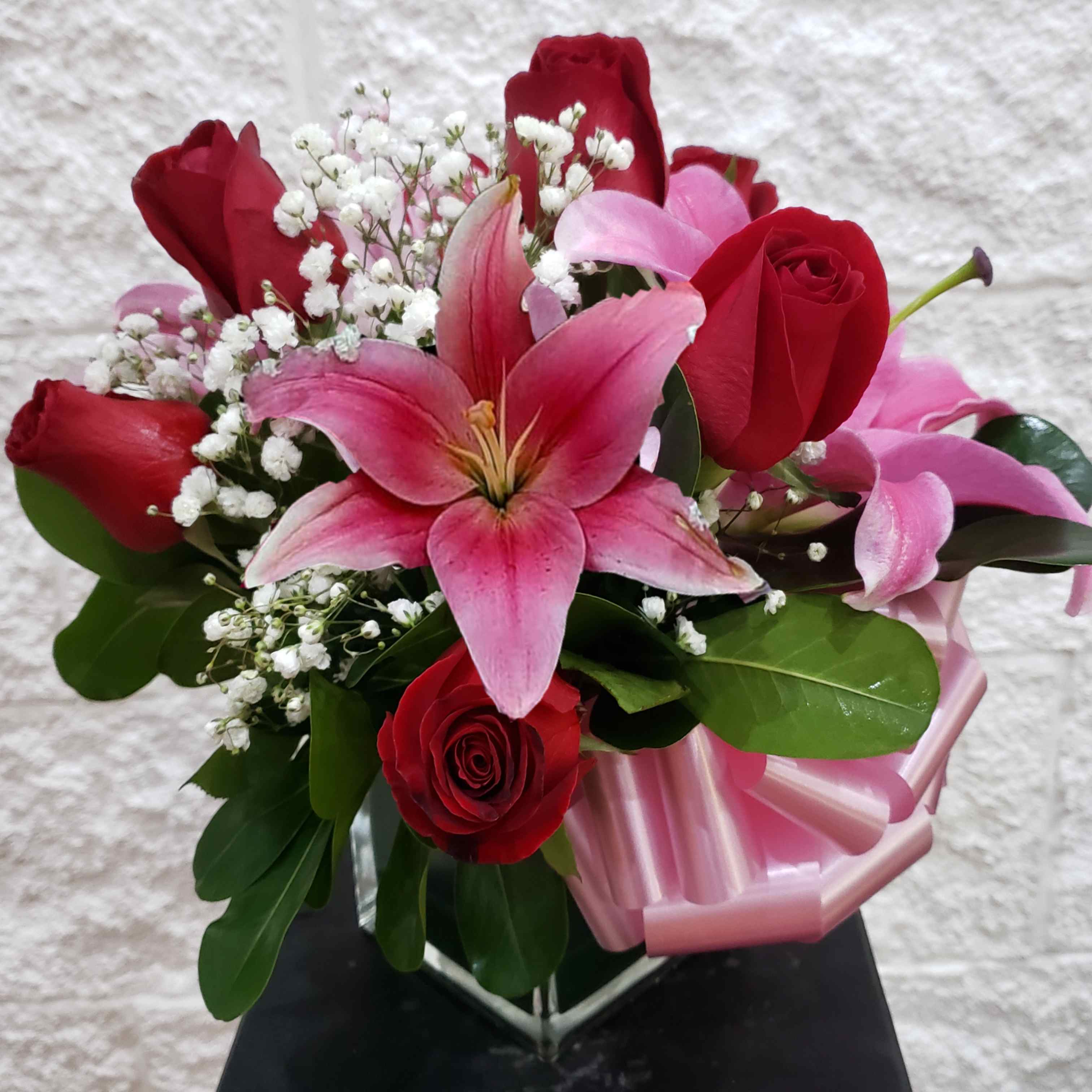 12 Rosas y 6 Liliums