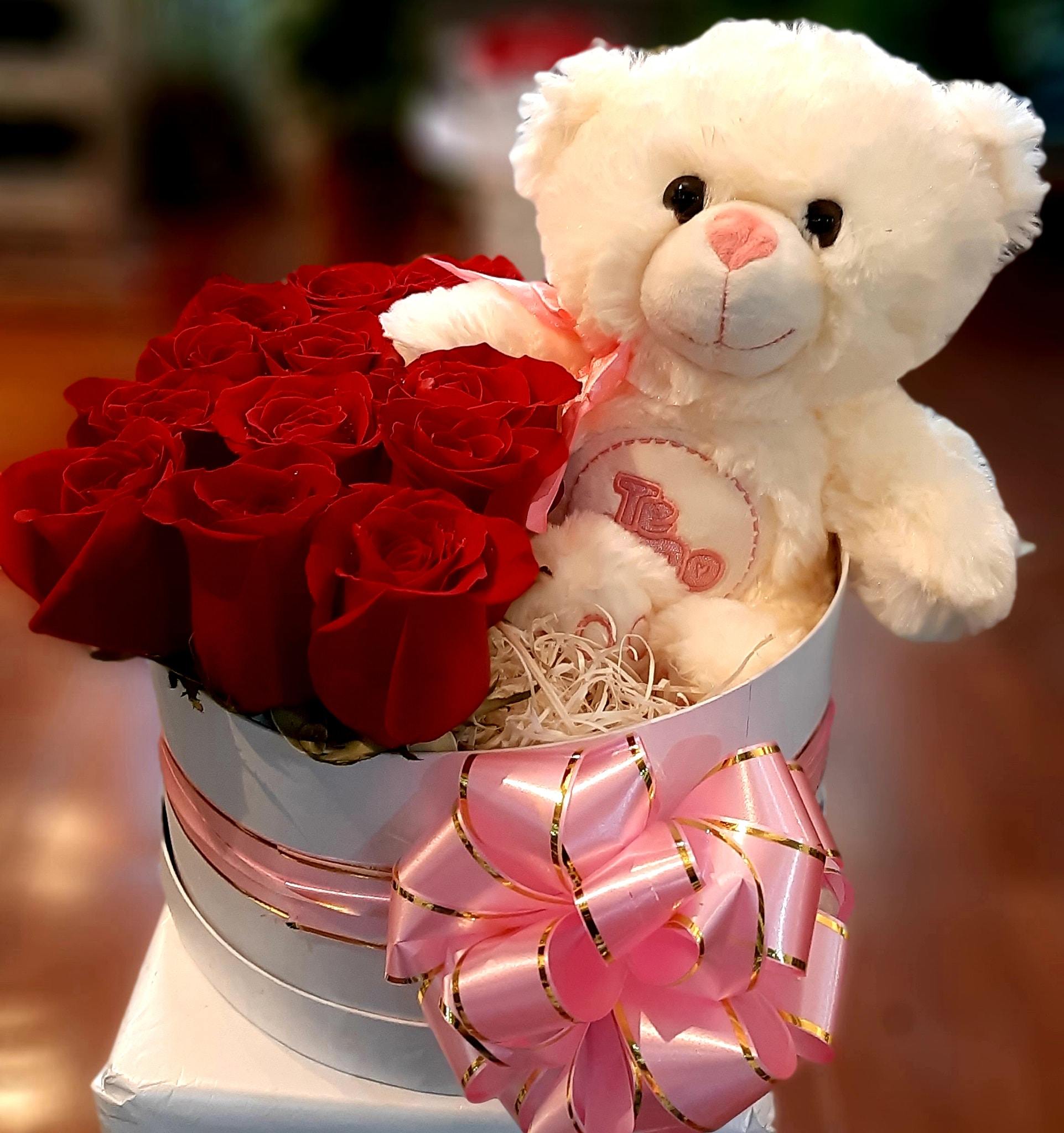 Caja 12 rosas y peluche