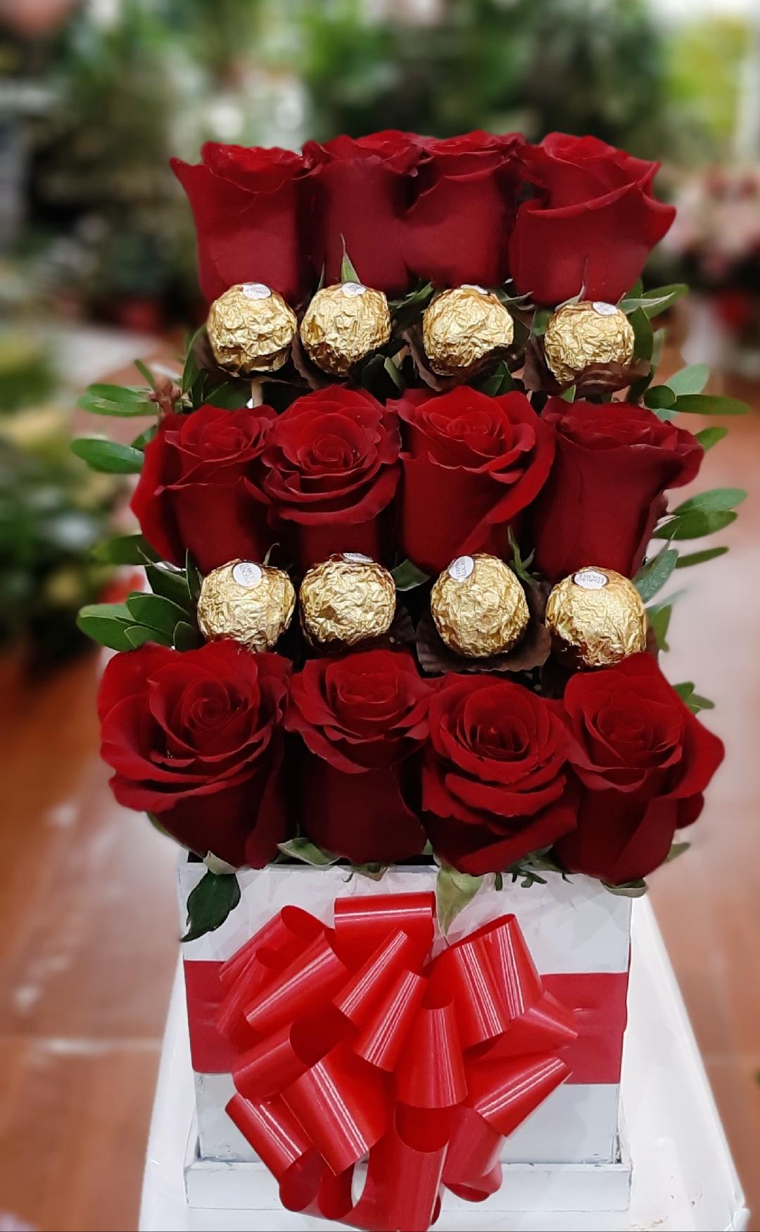 Caja Escalera de Rosas y Ferrero