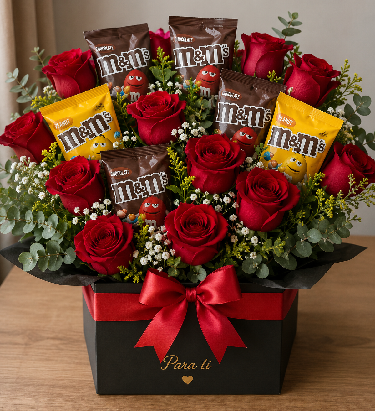 Caja con rosas y M&M