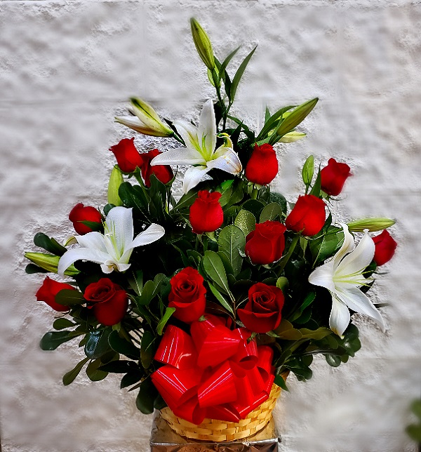 Canasta Rosas y Lilium