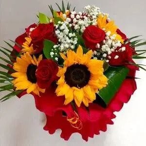 Ramo de Rosas y Girasoles