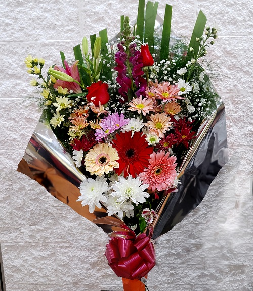 Ramo de Rosas, Liliums & Flores de Estacion