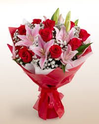 Ramo rosas rojas lilium rosado y gypso