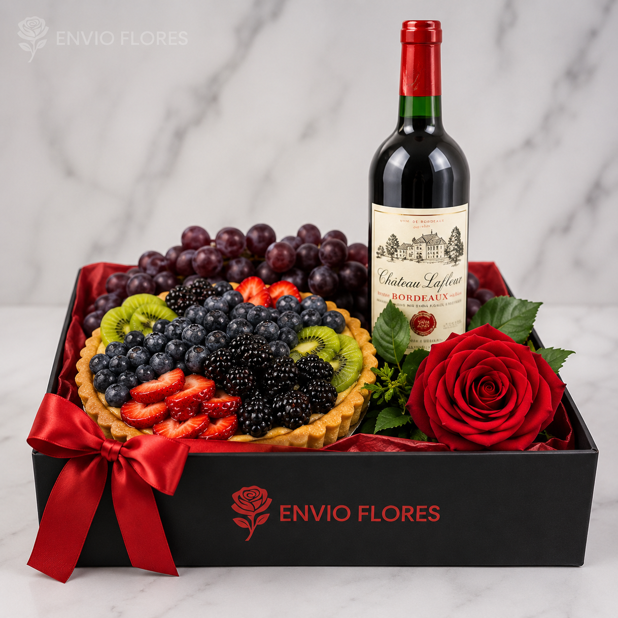 Tarta frutal con vino tinto y rosa