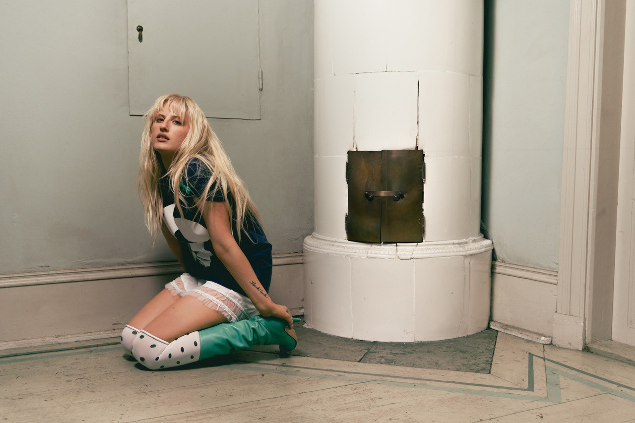 Fanny Avonne släpper ny singel inför debutalbum och sommarturné