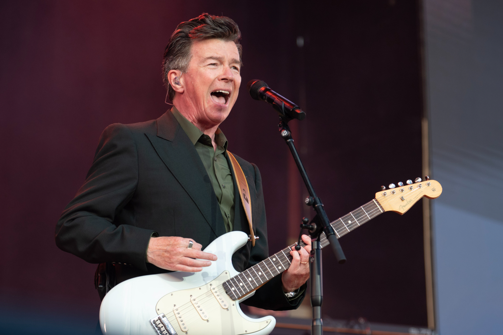 Rick Astley trollbinder publiken på Gröna Lund – en generationsöverskridande fest