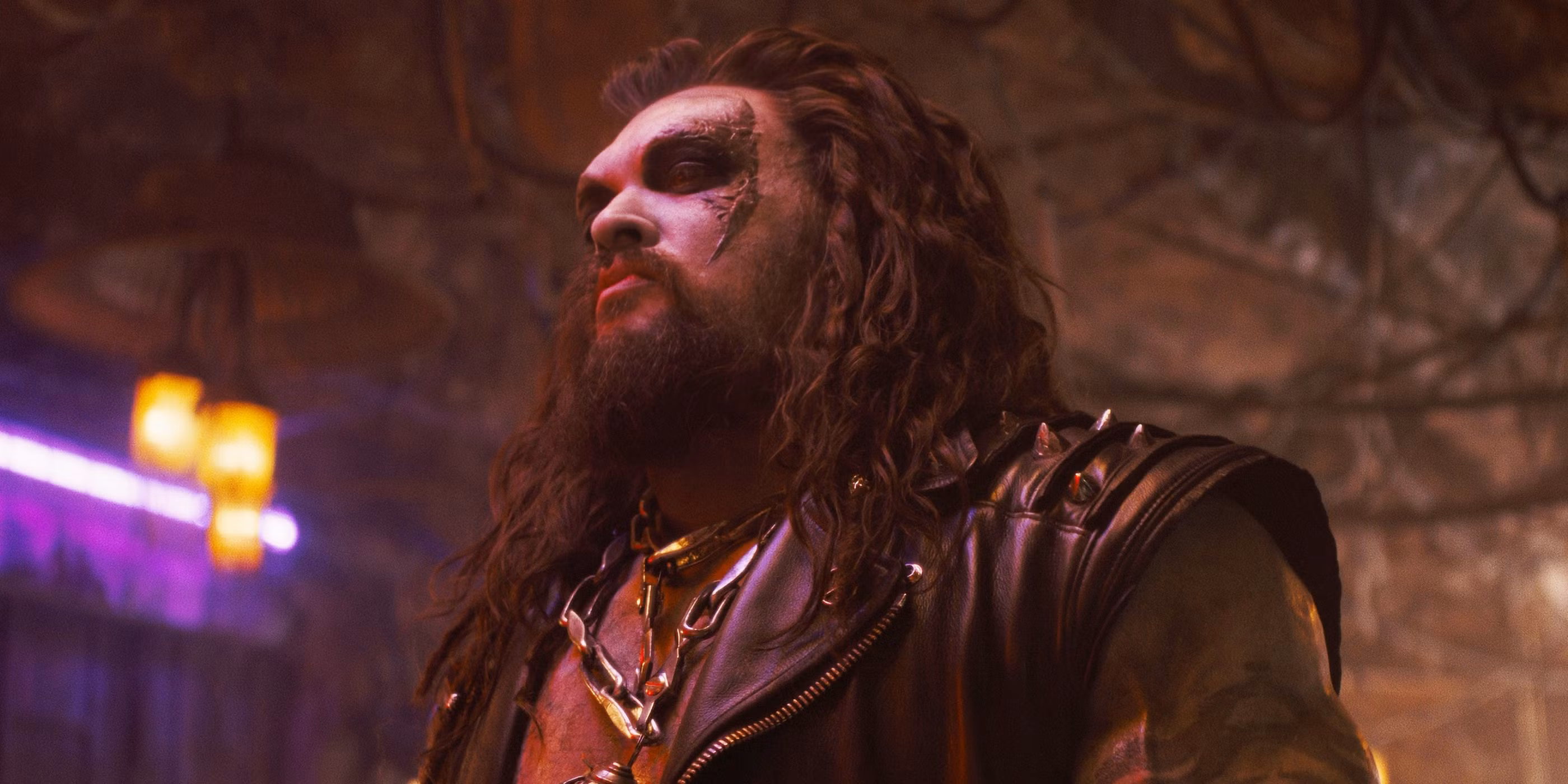 'Supergirl's Jason Momoa Officially Reveals Who Would Win in a Fight Between Lobo and Aquaman cover image