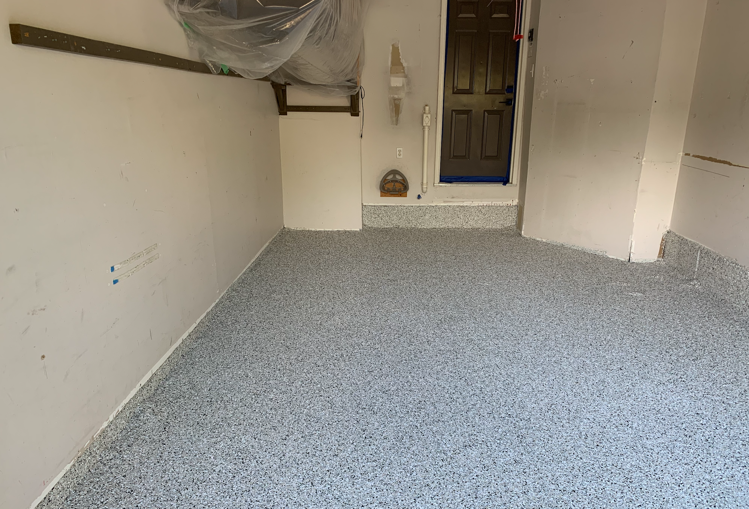Herv-Mississauga_Small_Garage_Epoxy_Flooring-04.png