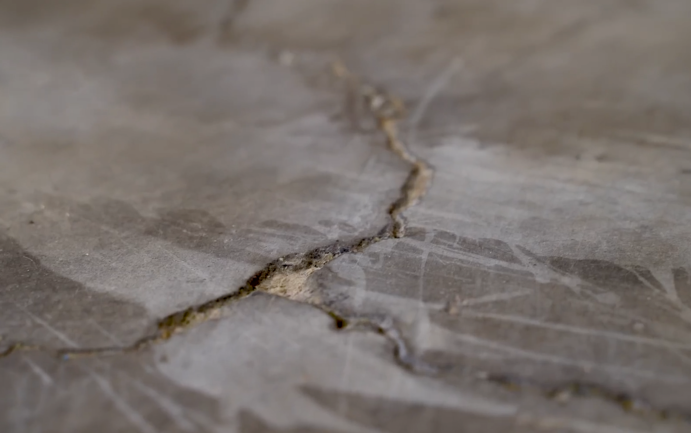 massive-concrete-crack-before-repair.png
