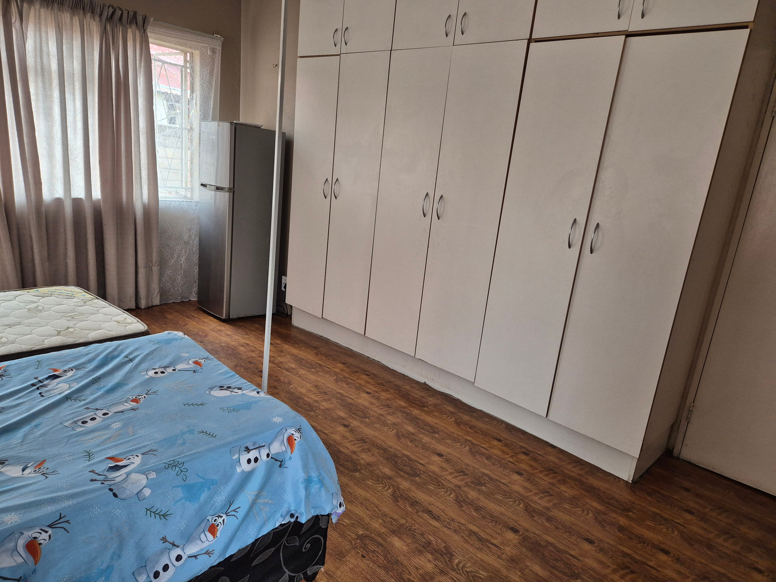 Sharing room 9 at 20 Steven Street