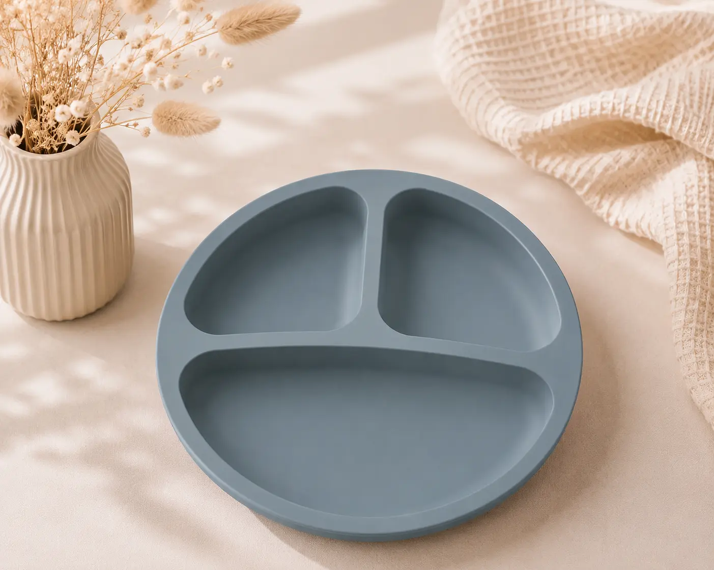 Silikónový tanier s prísavkou pre deti modrý (BPA free)