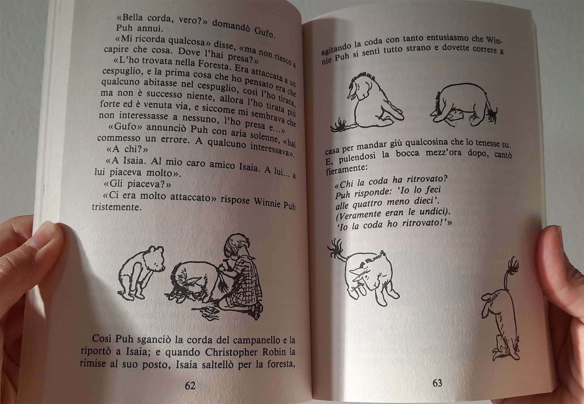 Christopher Robin riattacca con un martello la coda a Isaia