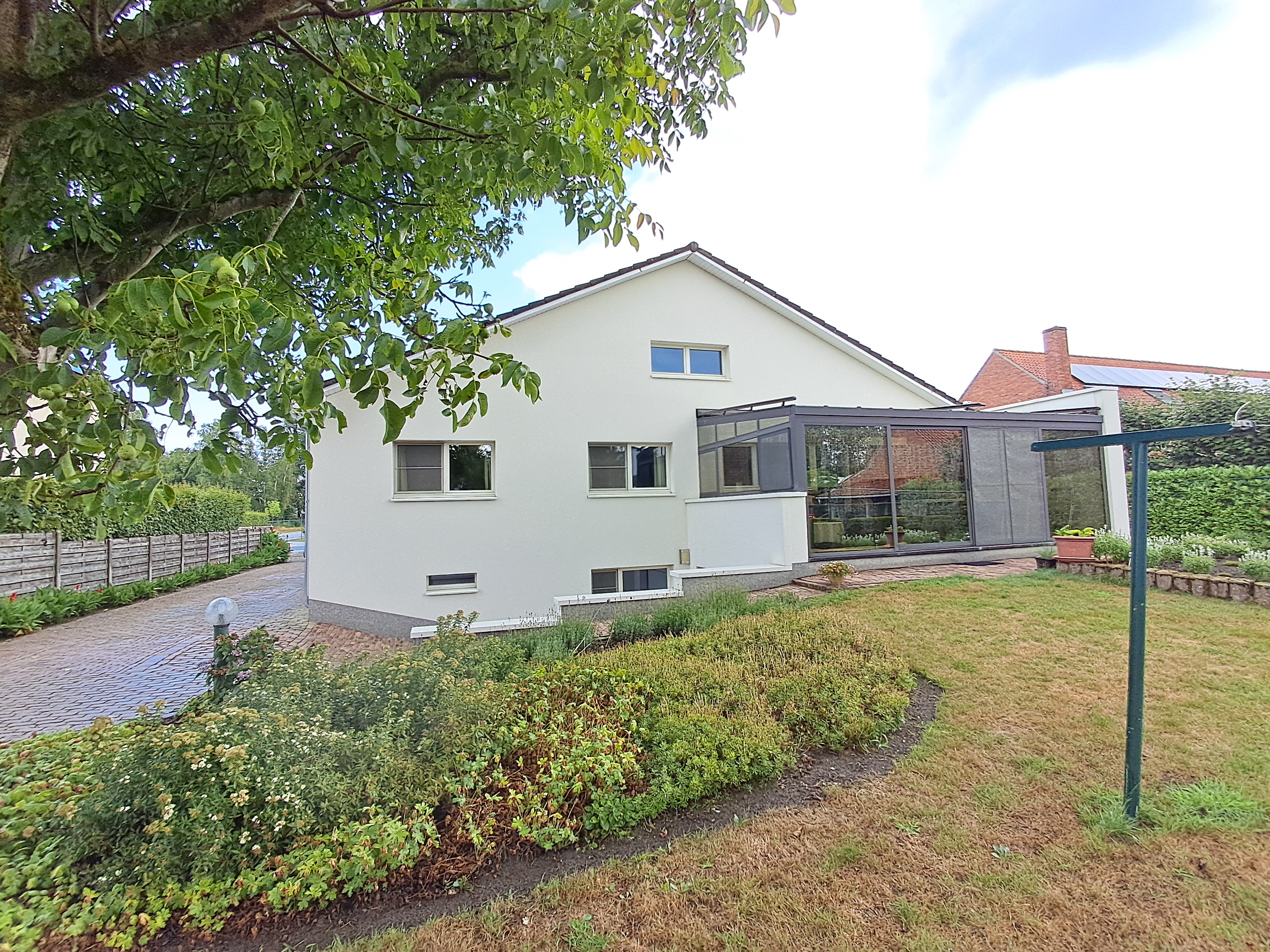 Gelijkvloerse woning op groot perceel - Afbeelding 2