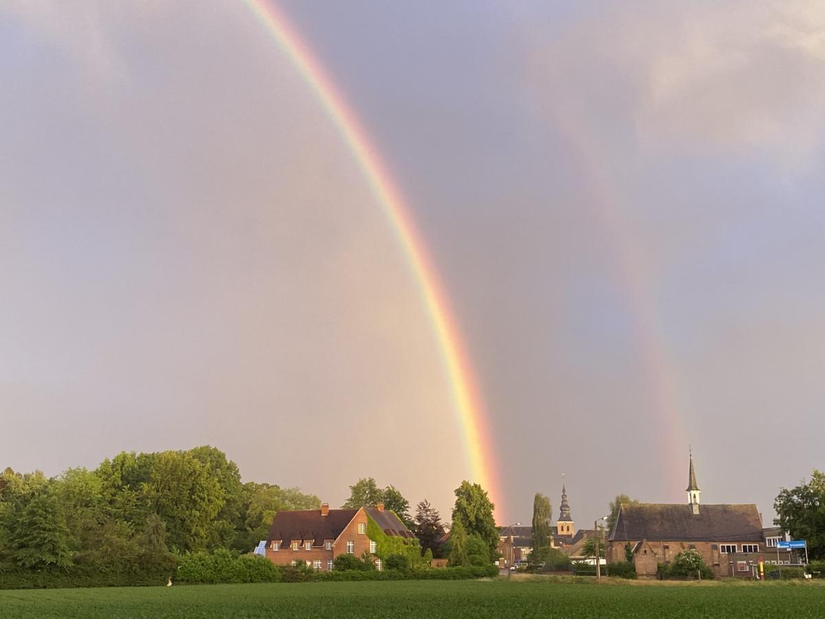 Kantoor met regenboog