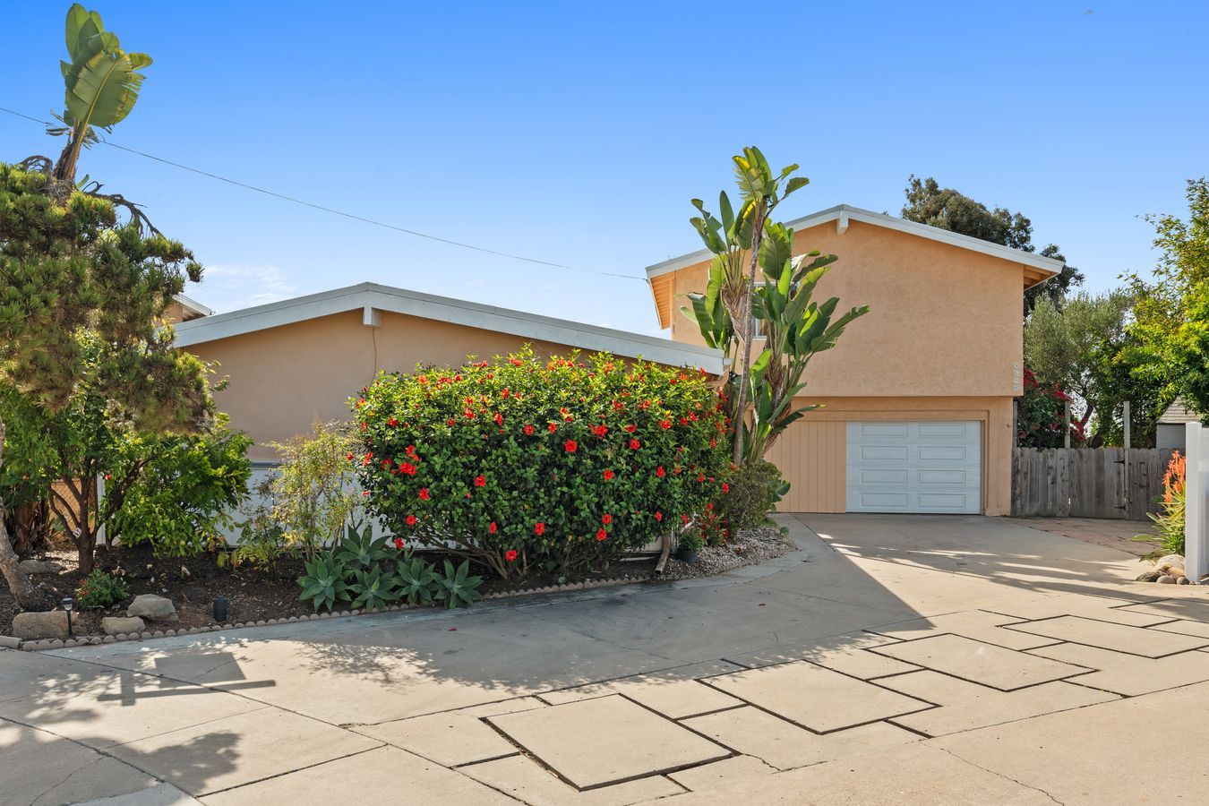 001_4695 Mount Armet Dr_HIGH RES_20251009