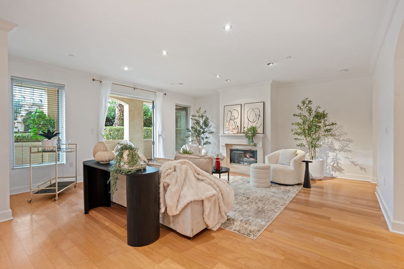 004_1040 Genter St Unit 103_HIGH RES_20251120