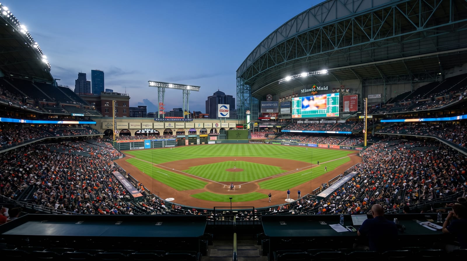 Astros Edge Angels 3-2 on Vázquez Homer, Hader Closes It Out