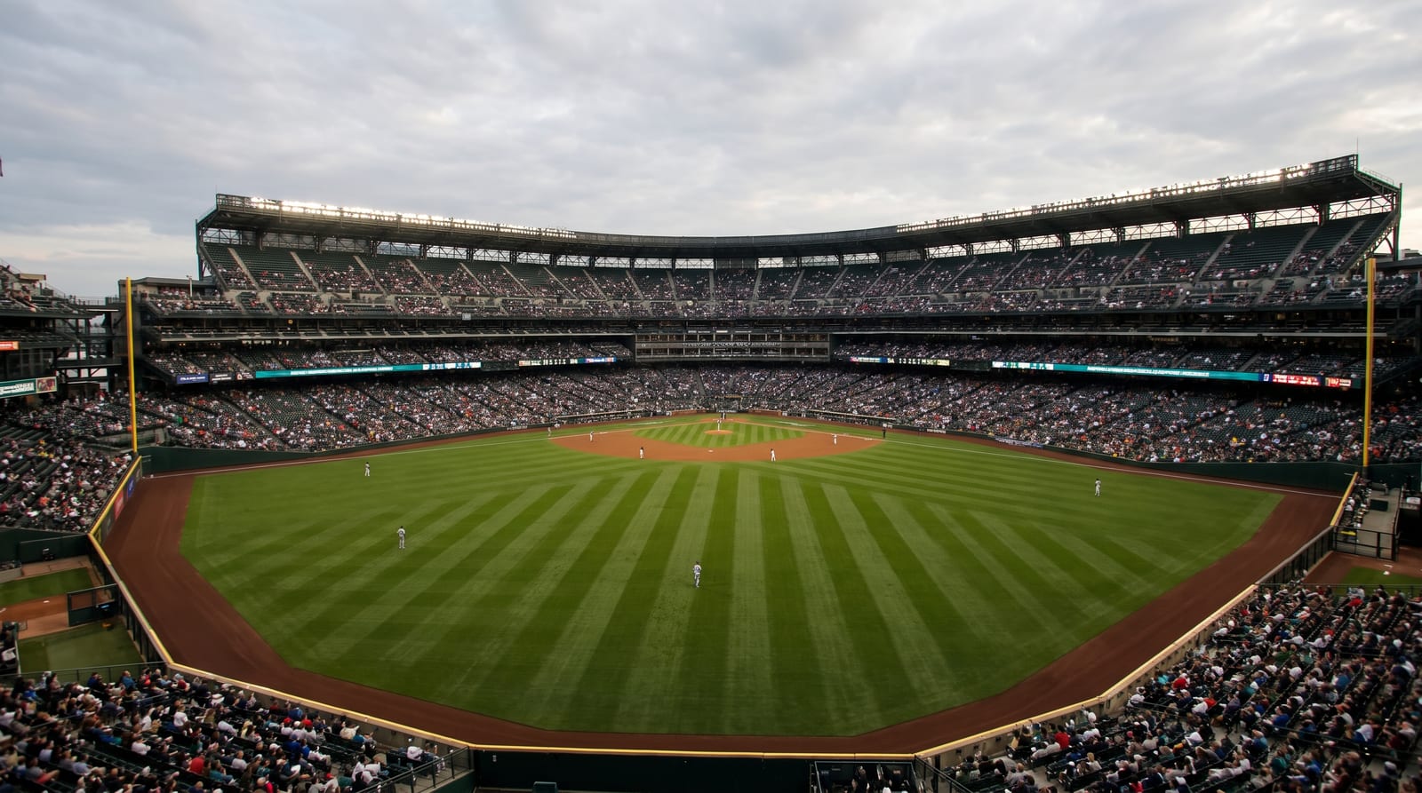 Royals Rally Past Athletics 9-7, Overcome Four-Run Deficit in Kansas City