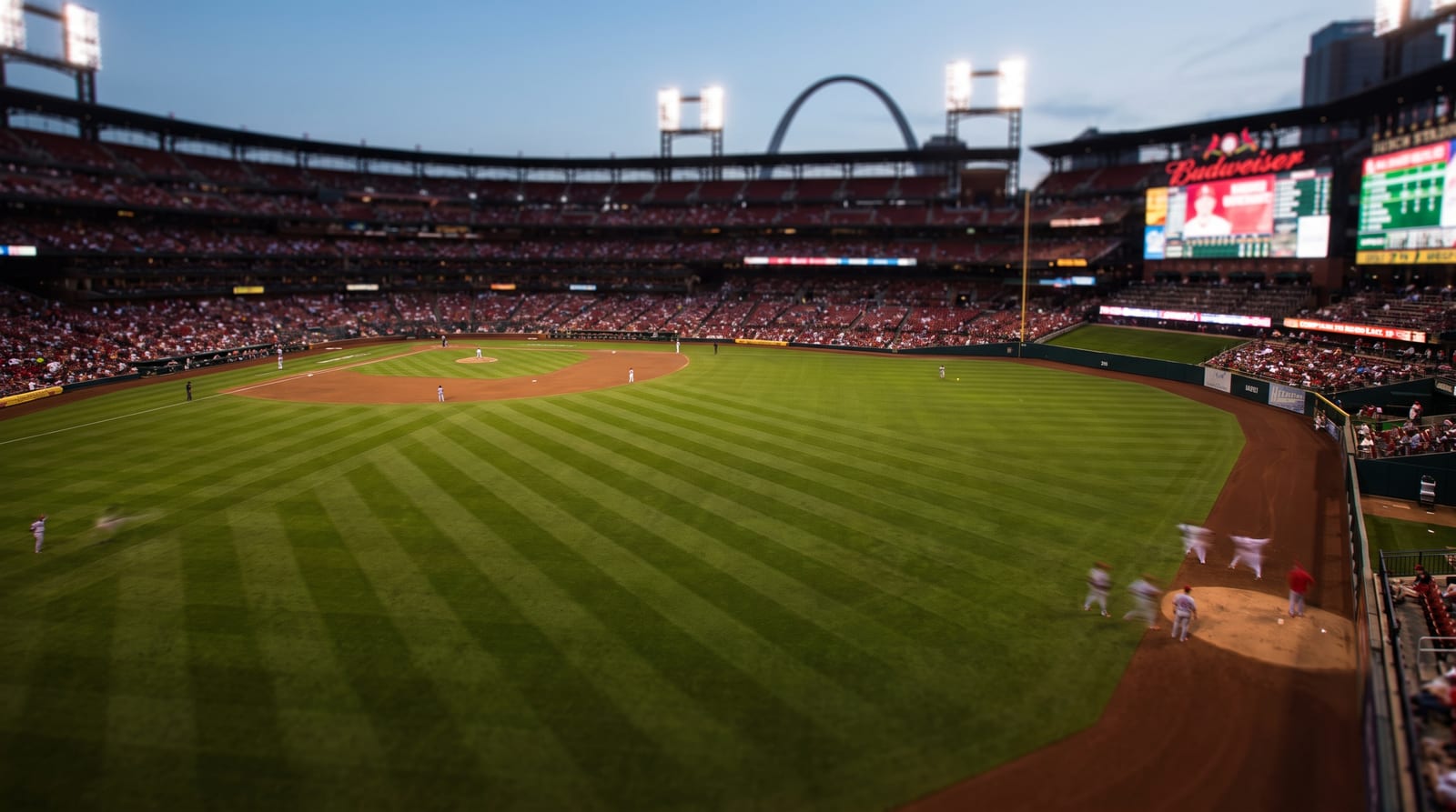 Orioles Rout Cardinals 13-1 at Busch Stadium on August 25