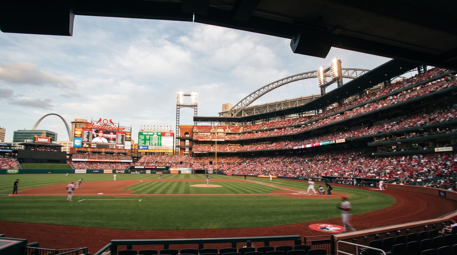 Cardinals Rally Past Reds 10-9 in Nine-Inning Thriller