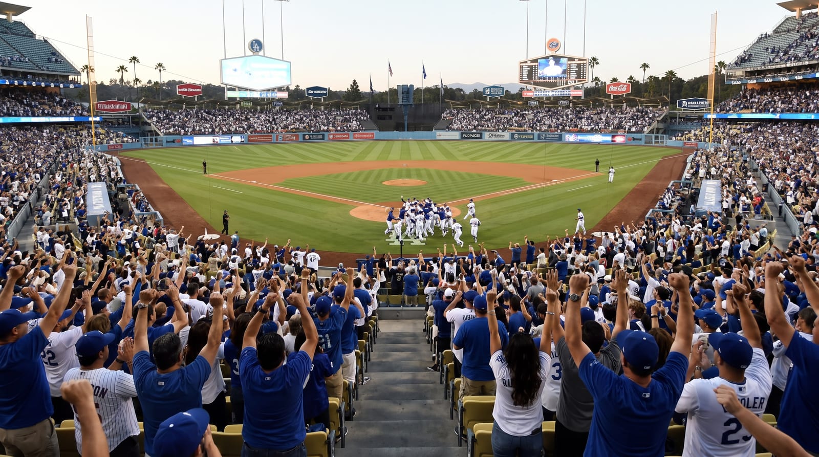 Dodgers Beat Giants 3-1 on Comeback Win at Dodger Stadium
