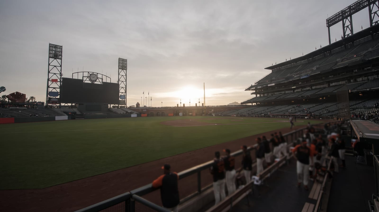 Cardinals Edge Giants 2-1 on Monday as Mathews Dominates SF Lineup