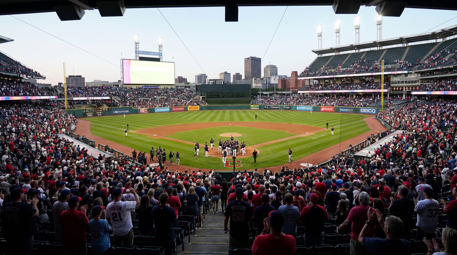 Phillies Rally From Five Down to Stun Twins 7-5 in Nine Innings