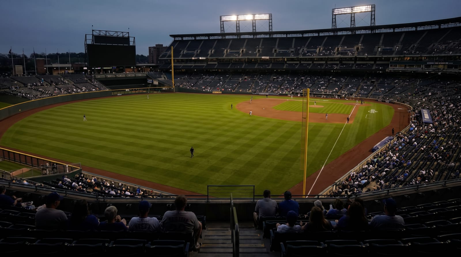 Rangers Fall 10-2 to Twins as deGrom Struggles in Minnesota