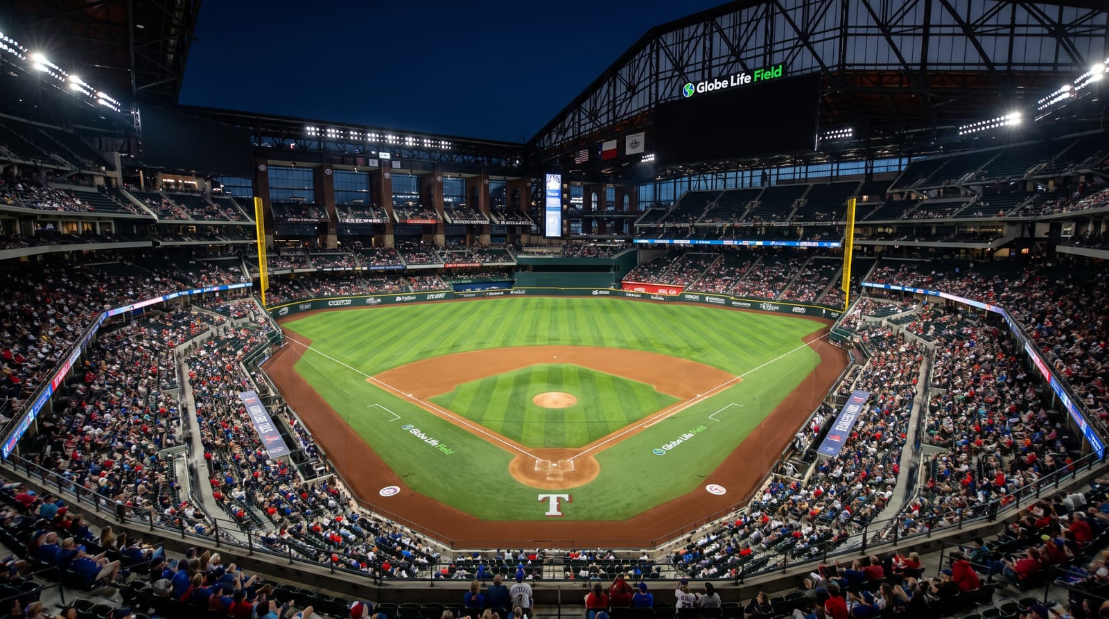 Rangers Blank Nationals 2-0 Behind deGrom's 10-Strikeout Gem