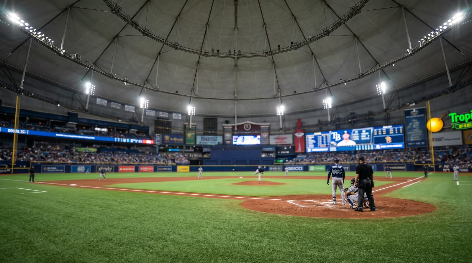 Rays Rally Past Rangers 7-6 on Friday Behind Aranda Homer