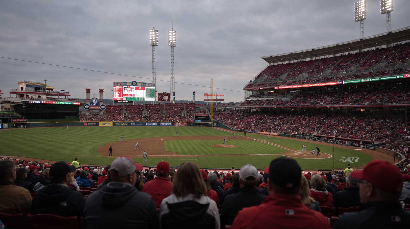 Blue Jays Rally Past Reds 6-5 on Friday, Overcoming Three-Run Deficit