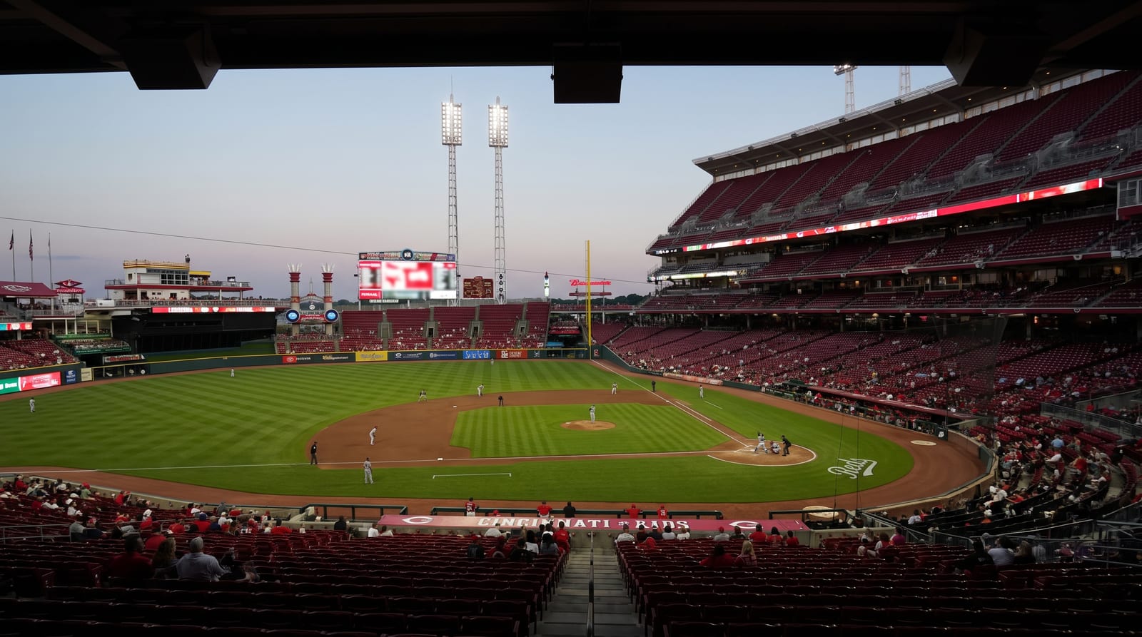 Reds Fall to Blue Jays 5-1 as Williamson Struggles in Toronto