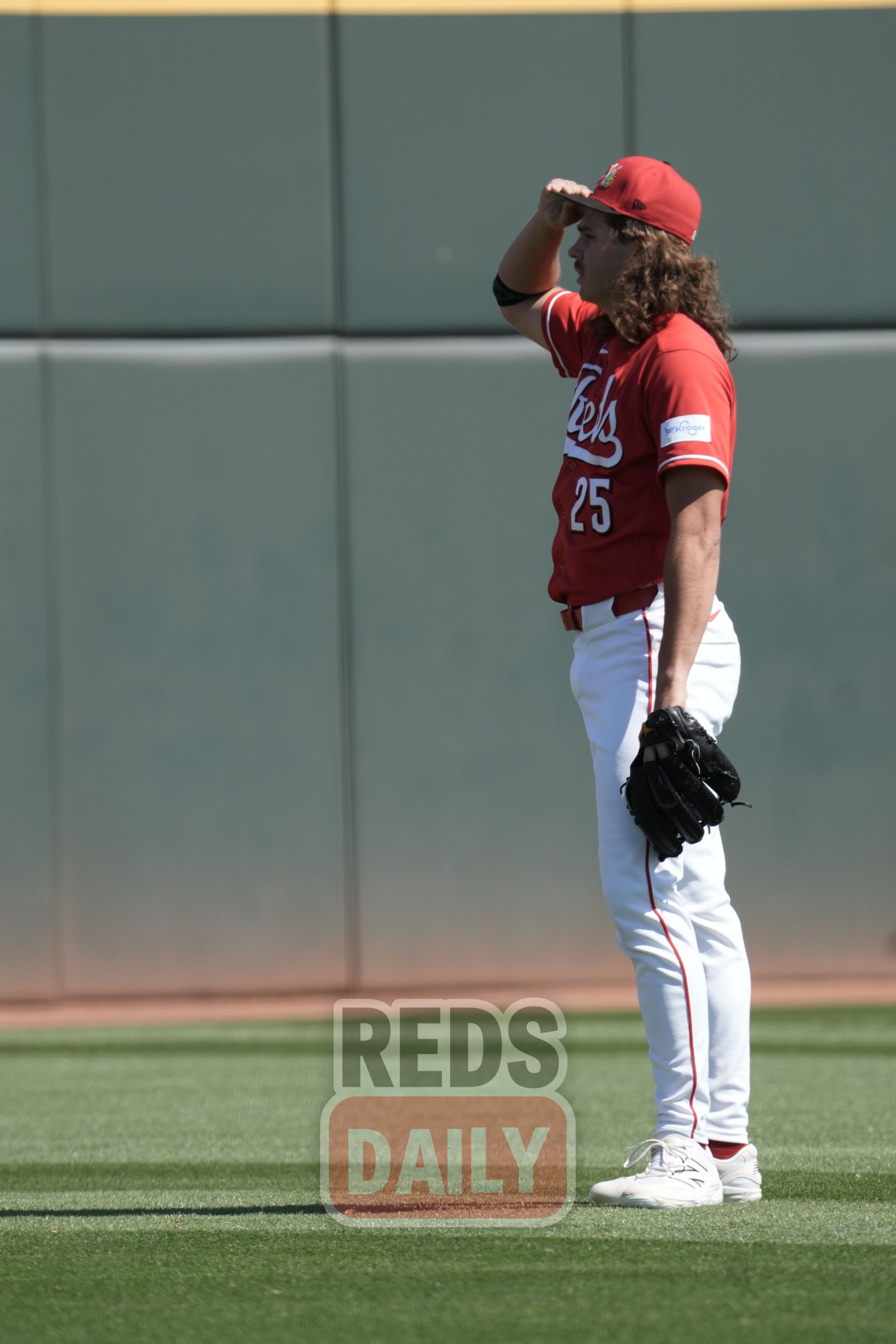 Reds Fall to Brewers 7-2 as Lowder Gets Roughed Up in Milwaukee