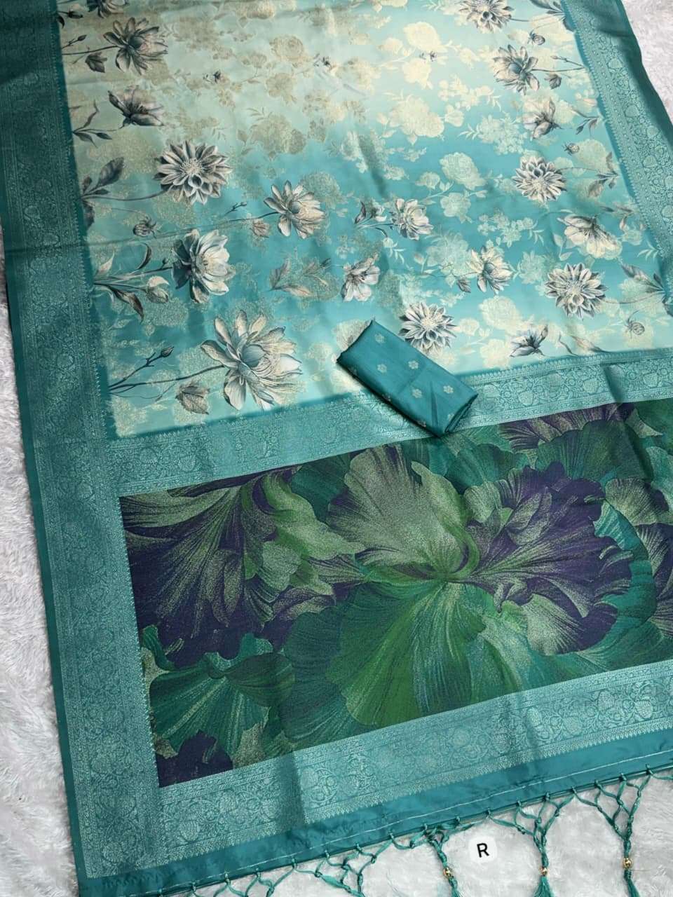 SUNDARI Sarees wholesale BANARASI SATIN JACQUARD - Ethnicaa thumbnail 6