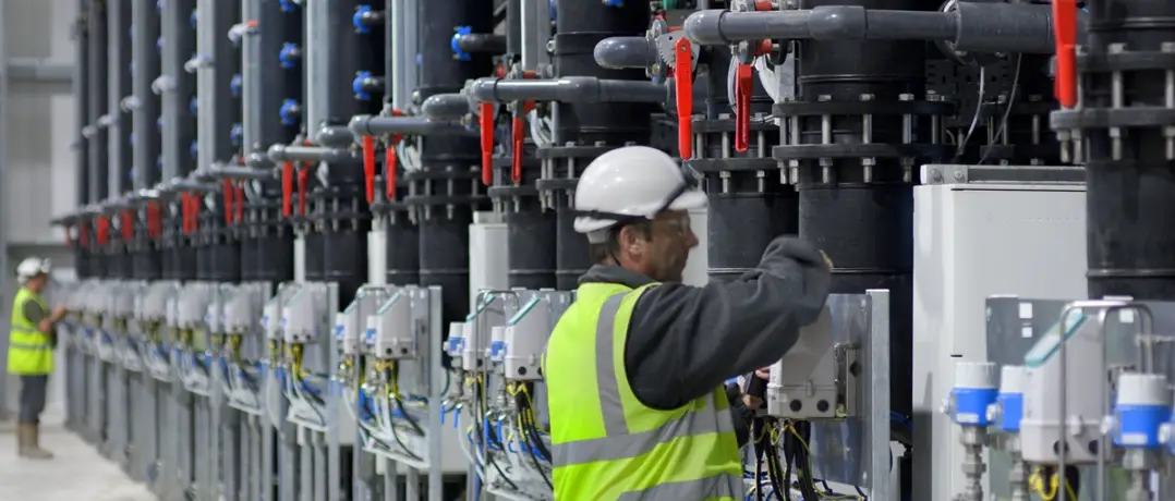 Keeping water production reliable: a maintenance model for high-criticality electrical assets
