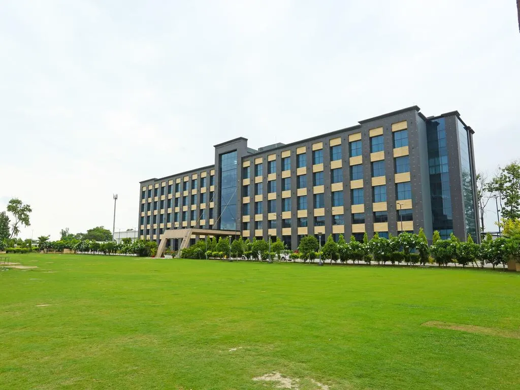 Golden Blossom Imperial Resort , Lucknow