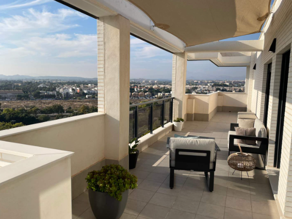 Ático minimalista con hermosas vistas 4