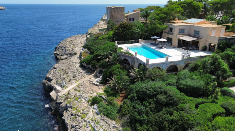 Impresionante villa en primera linea de mar