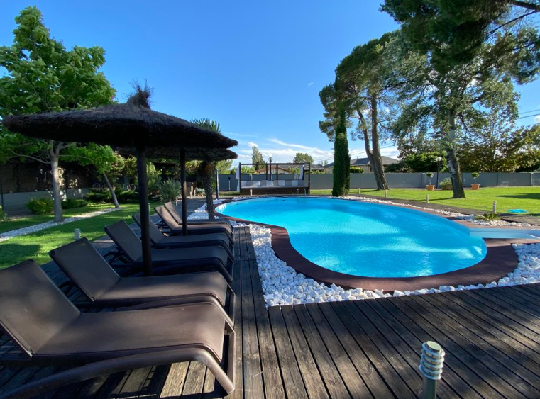 Villa de Lujo Decorada con Increíbles Exteriores 3