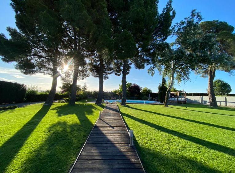 Villa de Lujo Decorada con Increíbles Exteriores 5