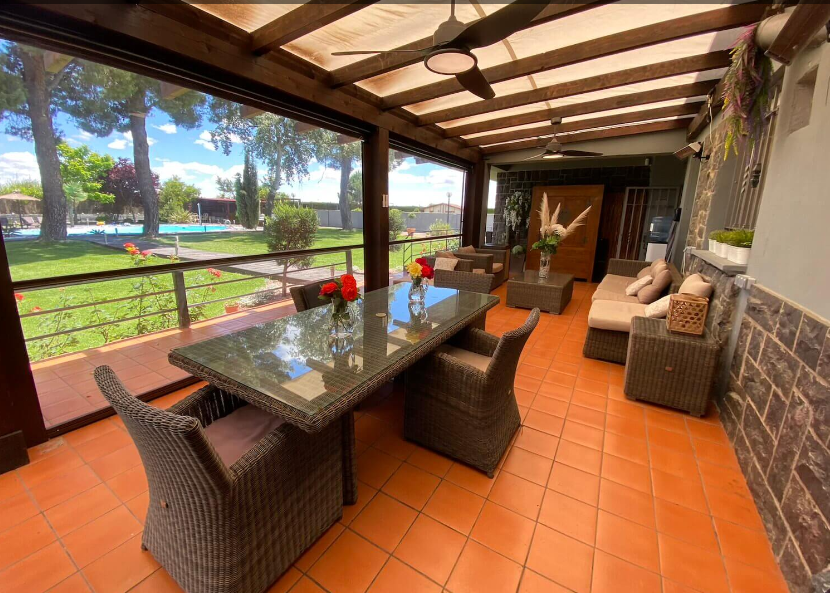 Villa de Lujo Decorada con Increíbles Exteriores 4