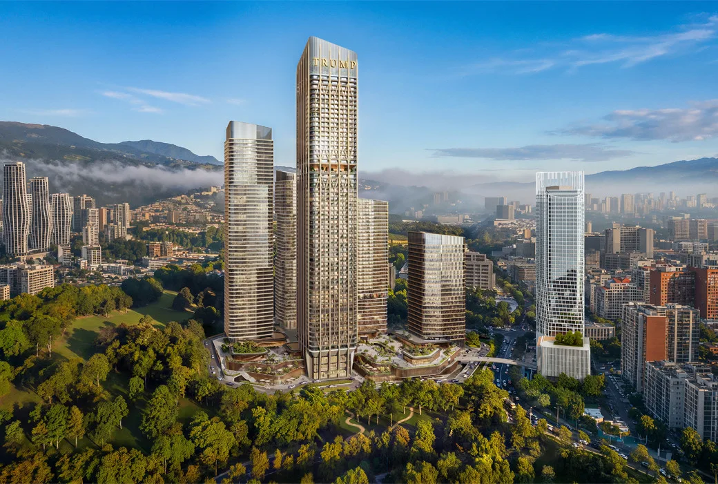 Une maquette de la future Trump Tower Tbilissi, montrant un gratte-ciel haut et moderne se découpant sur l'horizon de la ville.